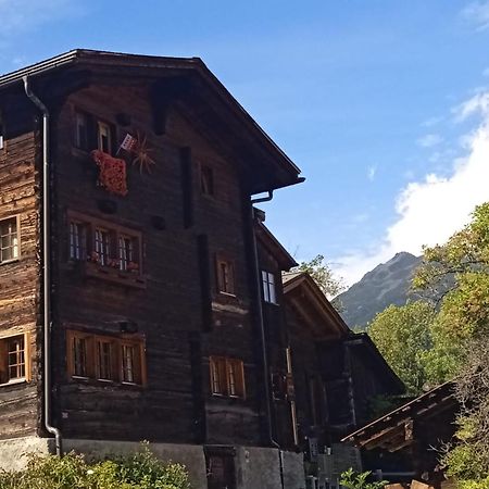 Heimeliges Walliserhaus Fiesch Εξωτερικό φωτογραφία