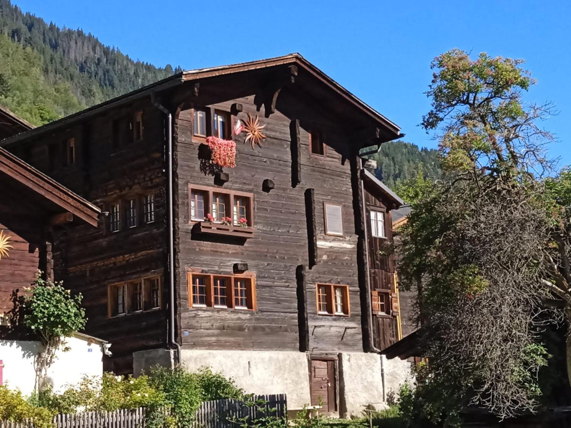 Heimeliges Walliserhaus Fiesch Εξωτερικό φωτογραφία